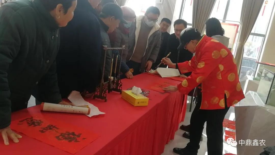 鼎鑫·幸福中心“揮春送祝?！贝髱熓謺郝?lián)派送活動圓滿舉行！